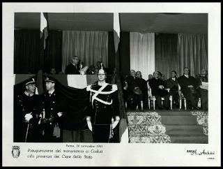 Giovanni Gronchi all'inaugurazione del monumento ai caduti a Parma