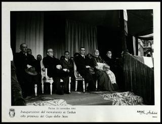 Giovanni Gronchi all'inaugurazione del monumento ai caduti a Parma