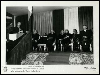 Giovanni Gronchi all'inaugurazione del monumento ai caduti a Parma