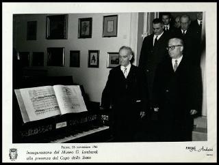 Giovanni Gronchi all'inaugurazione del monumento ai caduti a Parma