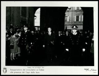 Giovanni Gronchi all'inaugurazione del monumento ai caduti a Parma