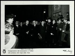 Giovanni Gronchi all'inaugurazione del monumento ai caduti a Parma
