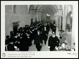 Giovanni Gronchi all'inaugurazione del monumento ai caduti a Parma