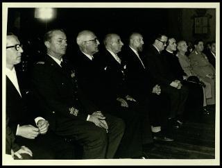 Giovanni Gronchi a Mantova per ricevere la cittadinanza onoraria e deporre una corona di alloro al cippo dei martiri alla Valletta di Belfiore