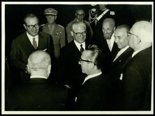 Giovanni Gronchi in visita a Mantova partecipa al congresso della Società "Dante Alighieri"