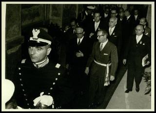 Giovanni Gronchi in visita a Mantova partecipa al congresso della Società "Dante Alighieri"
