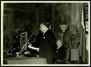 Giovanni Gronchi in visita a Mantova partecipa al congresso della Società "Dante Alighieri"
