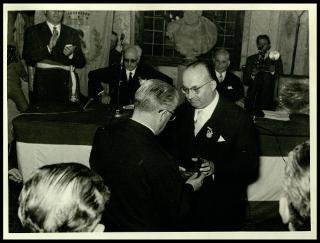 Giovanni Gronchi in visita a Mantova partecipa al congresso della Società "Dante Alighieri"