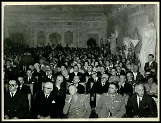 Giovanni Gronchi in visita a Mantova partecipa al congresso della Società "Dante Alighieri"