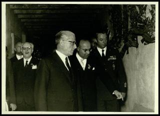 Giovanni Gronchi in visita a Mantova partecipa al congresso della Società "Dante Alighieri"
