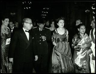 Giovanni Gronchi riceve a Roma il Presidente dell'Indonesia Akmed Sukarno