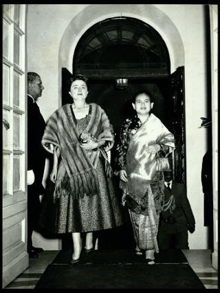Giovanni Gronchi riceve a Roma il Presidente dell'Indonesia Akmed Sukarno