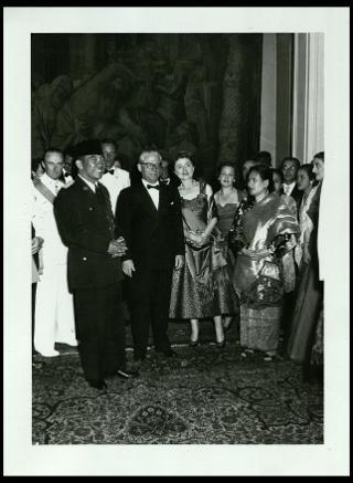 Giovanni Gronchi riceve a Roma il Presidente dell'Indonesia Akmed Sukarno