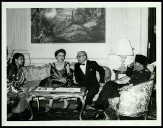 Giovanni Gronchi riceve a Roma il Presidente dell'Indonesia Akmed Sukarno