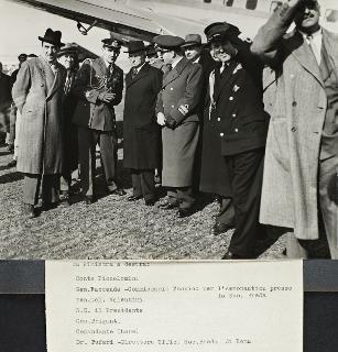 Visita del Presidente della Repubblica Luigi Einaudi all'aeroplano quadrimotore Breda Zappata 308 (Aeroporto di Ciampino)