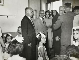 Visita del Presidente della Repubblica Luigi Einaudi alla Scuola materna &quot;Vincenzo Diomede Fresa&quot; (Bari)