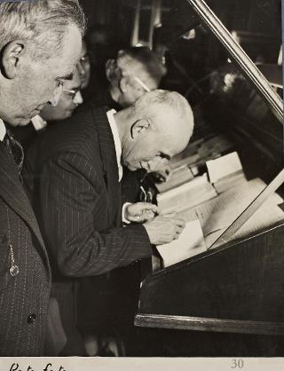 Intervento del Presidente della Repubblica Luigi Einaudi alla cerimonia inaugurale della Sala e della Mostra Manzoniana nella Biblioteca Nazionale di Brera (Milano)