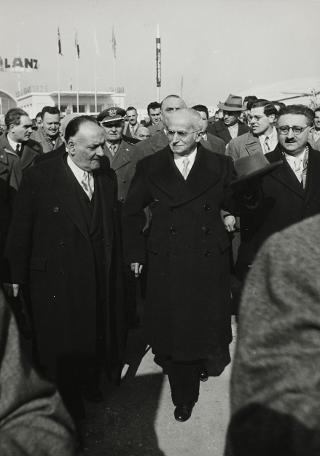 Intervento del Presidente della Repubblica Luigi Einaudi e della moglie Ida alla inaugurazione della 54^ Fiera Internazionale dell'Agricoltura e dei Cavalli (Verona)