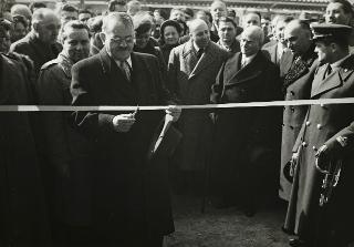 Intervento del Presidente della Repubblica Luigi Einaudi e della moglie Ida alla inaugurazione della 54^ Fiera Internazionale dell'Agricoltura e dei Cavalli (Verona)