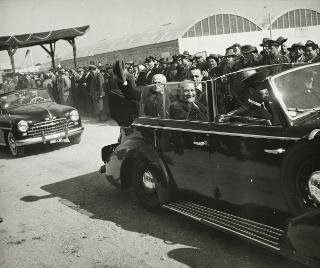 Intervento del Presidente della Repubblica Luigi Einaudi e della moglie Ida alla inaugurazione della 54^ Fiera Internazionale dell'Agricoltura e dei Cavalli (Verona)