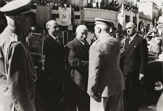 Intervento del Presidente della Repubblica Luigi Einaudi e della moglie Ida alla cerimonia della consegna della Medaglia d'Oro al Valor Partigiano alla Città di Lanciano