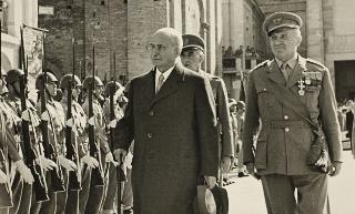 Intervento del Presidente della Repubblica Luigi Einaudi e della moglie Ida alla cerimonia della consegna della Medaglia d'Oro al Valor Partigiano alla Città di Lanciano