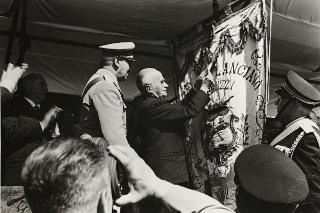 Intervento del Presidente della Repubblica Luigi Einaudi e della moglie Ida alla cerimonia della consegna della Medaglia d'Oro al Valor Partigiano alla Città di Lanciano