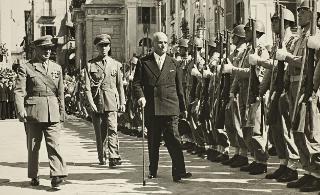 Intervento del Presidente della Repubblica Luigi Einaudi e della moglie Ida alla cerimonia della consegna della Medaglia d'Oro al Valor Partigiano alla Città di Lanciano