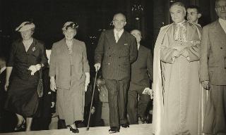 Intervento del Presidente della Repubblica Luigi Einaudi e della moglie Ida alla cerimonia della consegna della Medaglia d'Oro al Valor Partigiano alla Città di Lanciano