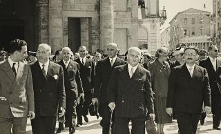 Intervento del Presidente della Repubblica Luigi Einaudi e della moglie Ida alla cerimonia della consegna della Medaglia d'Oro al Valor Partigiano alla Città di Lanciano