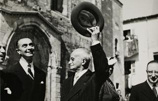Intervento del Presidente della Repubblica Luigi Einaudi e della moglie Ida alla cerimonia della consegna della Medaglia d'Oro al Valor Partigiano alla Città di Lanciano