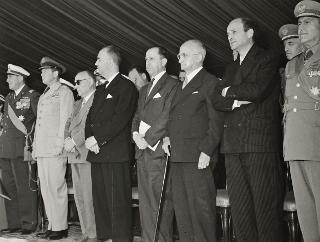 Intervento del Presidente della Repubblica Luigi Einaudi e della moglie Ida alla cerimonia per la inaugurazione della Base aerea di Istrana e per la consegna della Medaglia d'oro al V. M. alla bandiera della 51^ Aerobrigata caccia (Istrana)