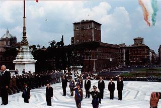 Roma. Deposizione di corona d'alloro all'Altare della Patria e incontro col sindaco Franco Carraro a Piazza Venezia