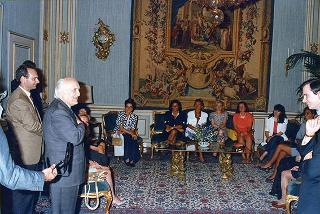 Il Presidente della Repubblica Oscar Luigi Scalfaro incontra l'Avv. Paolo Del Bufalo e gruppo di giovani romani