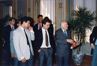 Il Presidente della Repubblica Oscar Luigi Scalfaro incontra l'Avv. Paolo Del Bufalo e gruppo di giovani romani