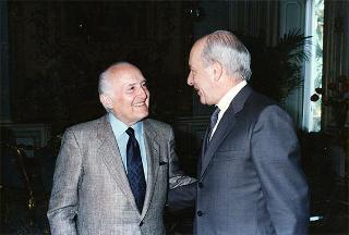 Il Presidente della Repubblica Oscar Luigi Scalfaro incontra Giorgio Tupini, per presentare il volume &quot;De Gasperi&quot;