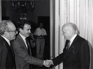 Incontro del Presidente della Repubblica Oscar Luigi Scalfaro con i promotori ed i familiari dei vincitori del Premio &quot;Colombe d'oro per la pace&quot;