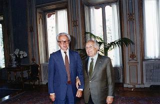 Il Presidente della Repubblica Oscar Luigi Scalfaro incontra Bernardino Osio, ambasciatore d'Italia a Lima