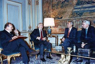 Il Presidente della Repubblica Oscar Luigi Scalfaro incontra William H. Draper e Aldo Ajello, per il Programma di sviluppo delle Nazioni Unite