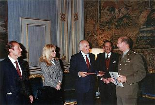 Incontro del Presidente della Repubblica Oscar Luigi Scalfaro con una delegazione dell'Associazione Nazionale Commissariato Militare