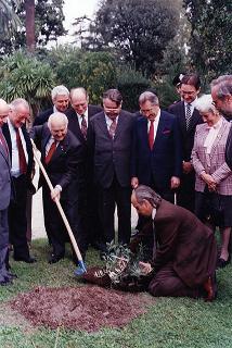 Cerimonia di messa a dimora, nei giardini del Quirinale, di un olivo di Israele, donato al Presidente della Repubblica dall'Associazione Parlamentare d'amicizia Italia-Israele