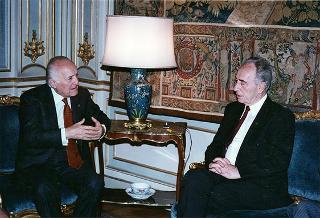 Il Presidente della Repubblica Oscar Luigi Scalfaro riceve in visita ufficiale il Ministro per gli affari esteri di Israele Shimon Peres