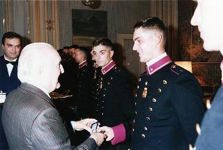 Incontro del Presidente della Repubblica Oscar Luigi Scalfaro con una delegazione di Allievi dell'Accademia Militare di Modena, in servizio di Guardia d'Onore al Palazzo del Quirinale