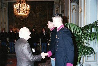 Incontro del Presidente della Repubblica Oscar Luigi Scalfaro con una delegazione di Allievi dell'Accademia Militare di Modena, in servizio di Guardia d'Onore al Palazzo del Quirinale