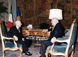 Il Presidente della Repubblica Oscar Luigi Scalfaro riceve la visita di congedo di Aldo Corasaniti, Presidente uscente della Corte Costituzionale