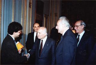 Incontro del Presidente della Repubblica Oscar Luigi Scalfaro con Erich Kusch, Presidente dell'Associazione della stampa estera in Italia, con il Consiglio direttivo dell'Associazione