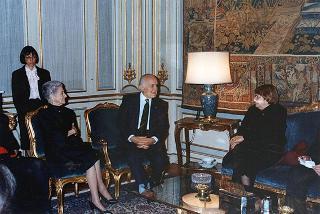 Incontro del Presidente della Repubblica Oscar Luigi Scalfaro con la prof.ssa Rita Levi Montalcini ed alcuni esponenti dell'Associazione per l'arte contemporanea &quot;Zerynthia&quot;