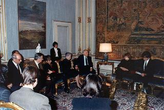 Incontro del Presidente della Repubblica Oscar Luigi Scalfaro con la prof.ssa Rita Levi Montalcini ed alcuni esponenti dell'Associazione per l'arte contemporanea &quot;Zerynthia&quot;