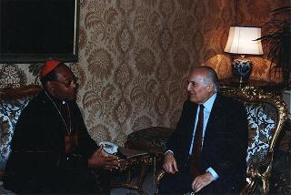 Il Presidente della Repubblica Oscar Luigi Scalfaro riceve la visita  del Card. Alexandre Do Nascimento, arcivescovo di Luanda (Angola)