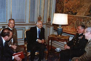 Il Presidente della Repubblica Oscar Luigi Scalfaro incontra il Gen. John M. Shalikashvili, Comandante supremo alleato in Europa